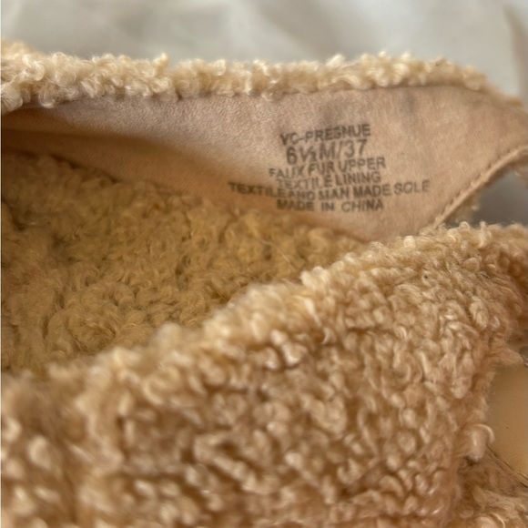Vince Camuto Size 6.5 pointy flats beige faux shearling - Picture 9 of 9
